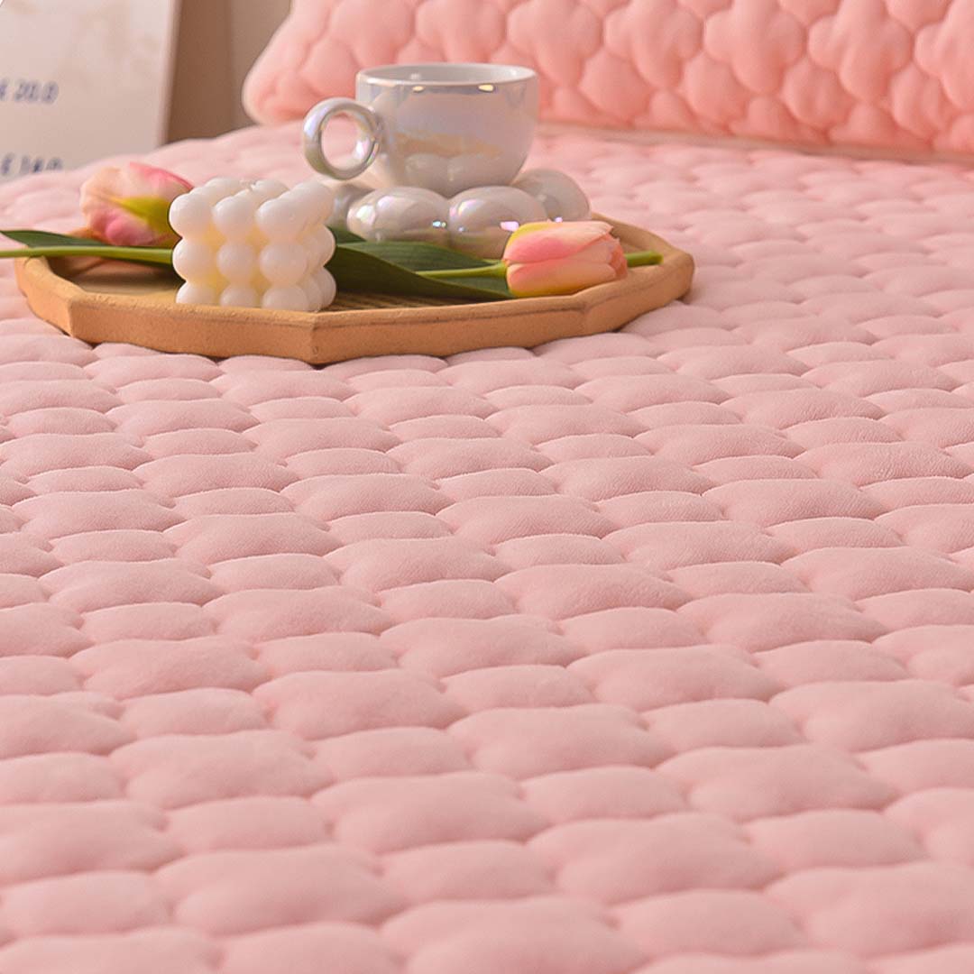 SOGA 2X Pink 153cm Wide Mattress Cover Thick Quilted Fleece Stretchable Clover Design Bed Spread Sheet Protector with Pillow Covers