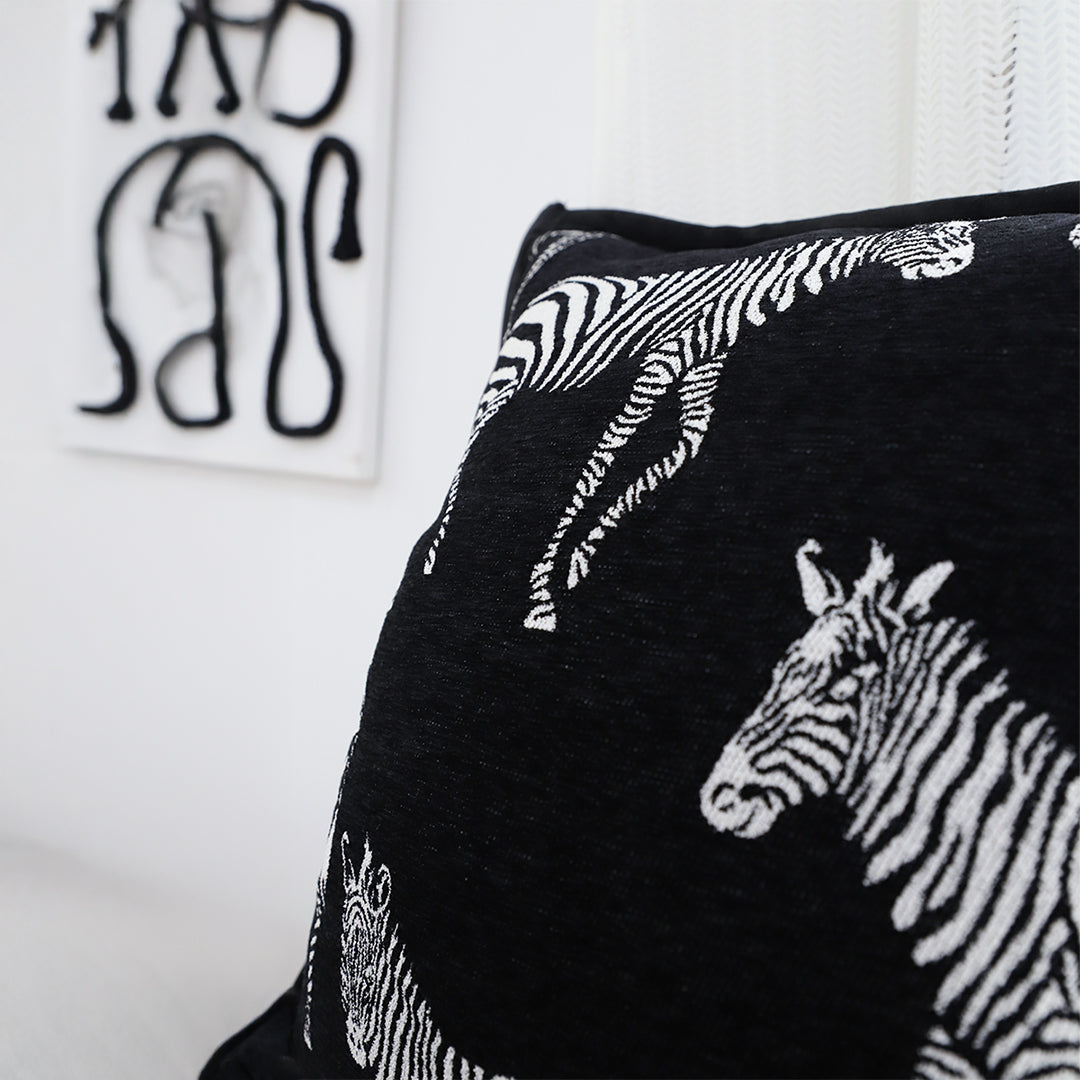 SOGA Set of 2 – 45cm Wildlife Zebra Scene Decorative Pillow Covers, Black & White Cushion Covers