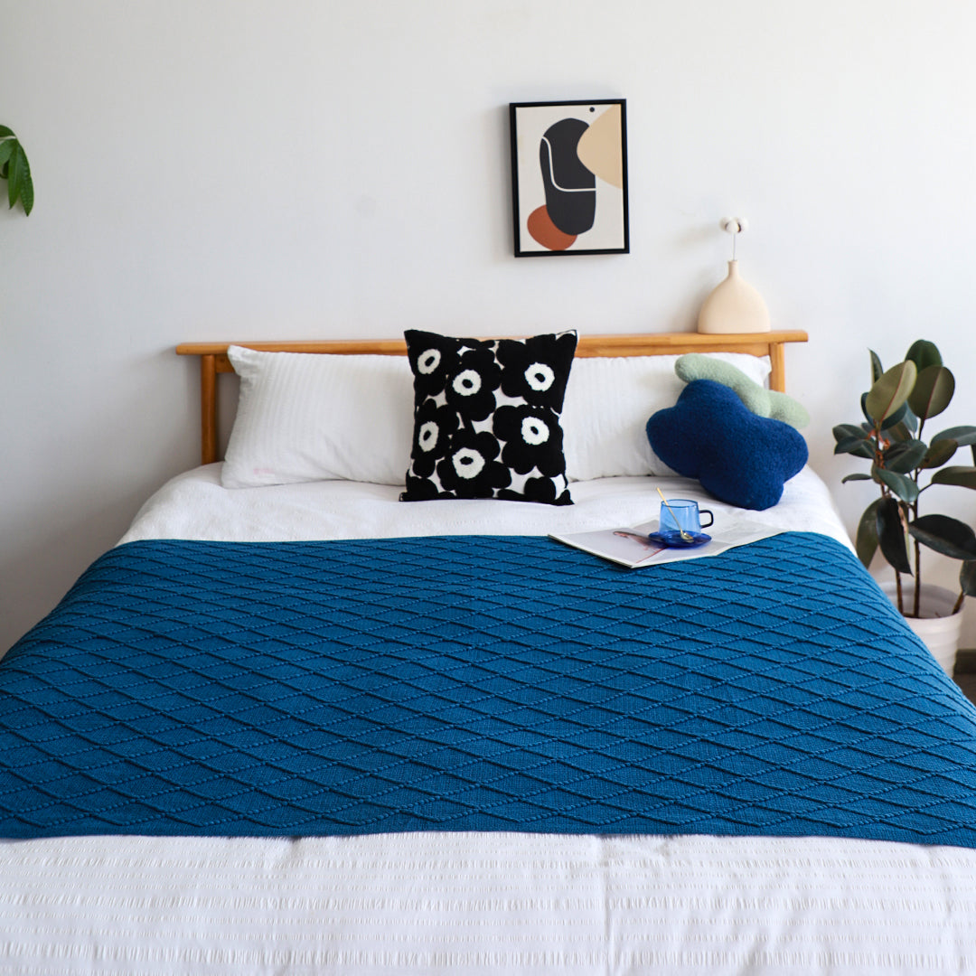 SOGA Diamond Pattern Knitted Throw Blanket – Warm Cozy Woven Cover for Couch, Bed, Sofa & Home Décor with Tassels, Royal Blue