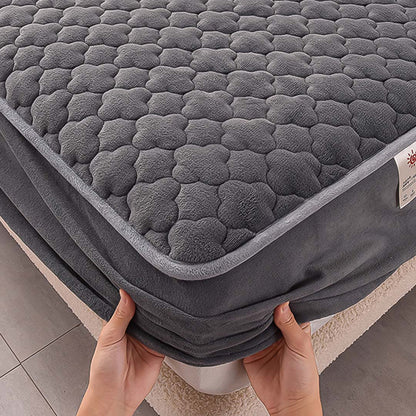 SOGA 2X Grey 153cm Wide Mattress Cover Thick Quilted Fleece Stretchable Clover Design Bed Spread Sheet Protector with Pillow Covers