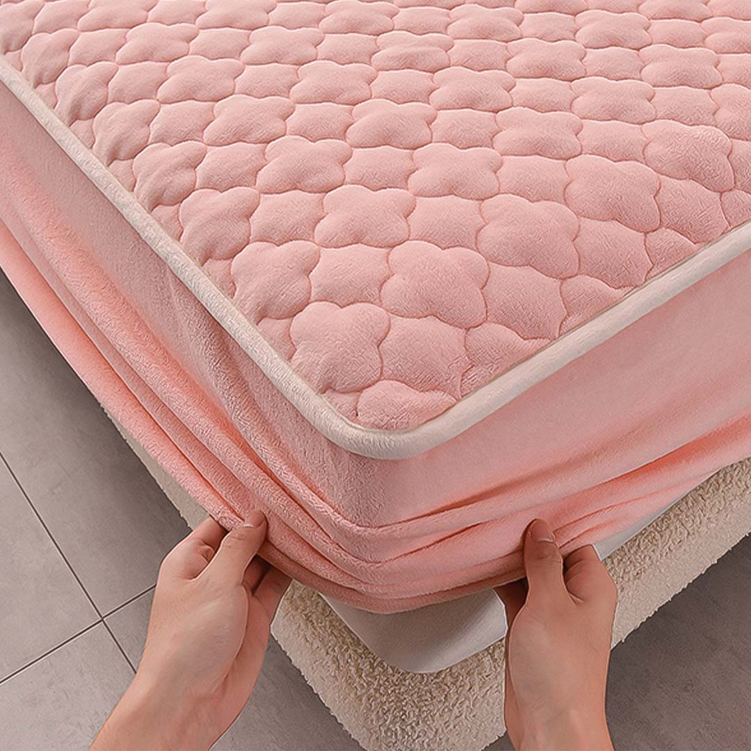 SOGA Pink 153cm Wide Mattress Cover Thick Quilted Fleece Stretchable Clover Design Bed Spread Sheet Protector with Pillow Covers