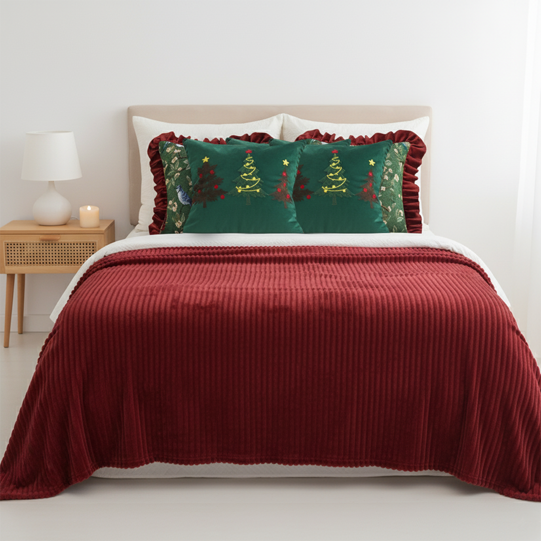 SOGA 5PC Christmas Set – Striped Flannel Throw Blanket with Tree Trio & Holiday Pillow Covers